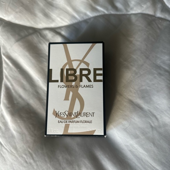 Yves Saint Laurent Other - Yves Saint Laurent Libre Flowers & Flames Eau de Parfum - White & Gold Box